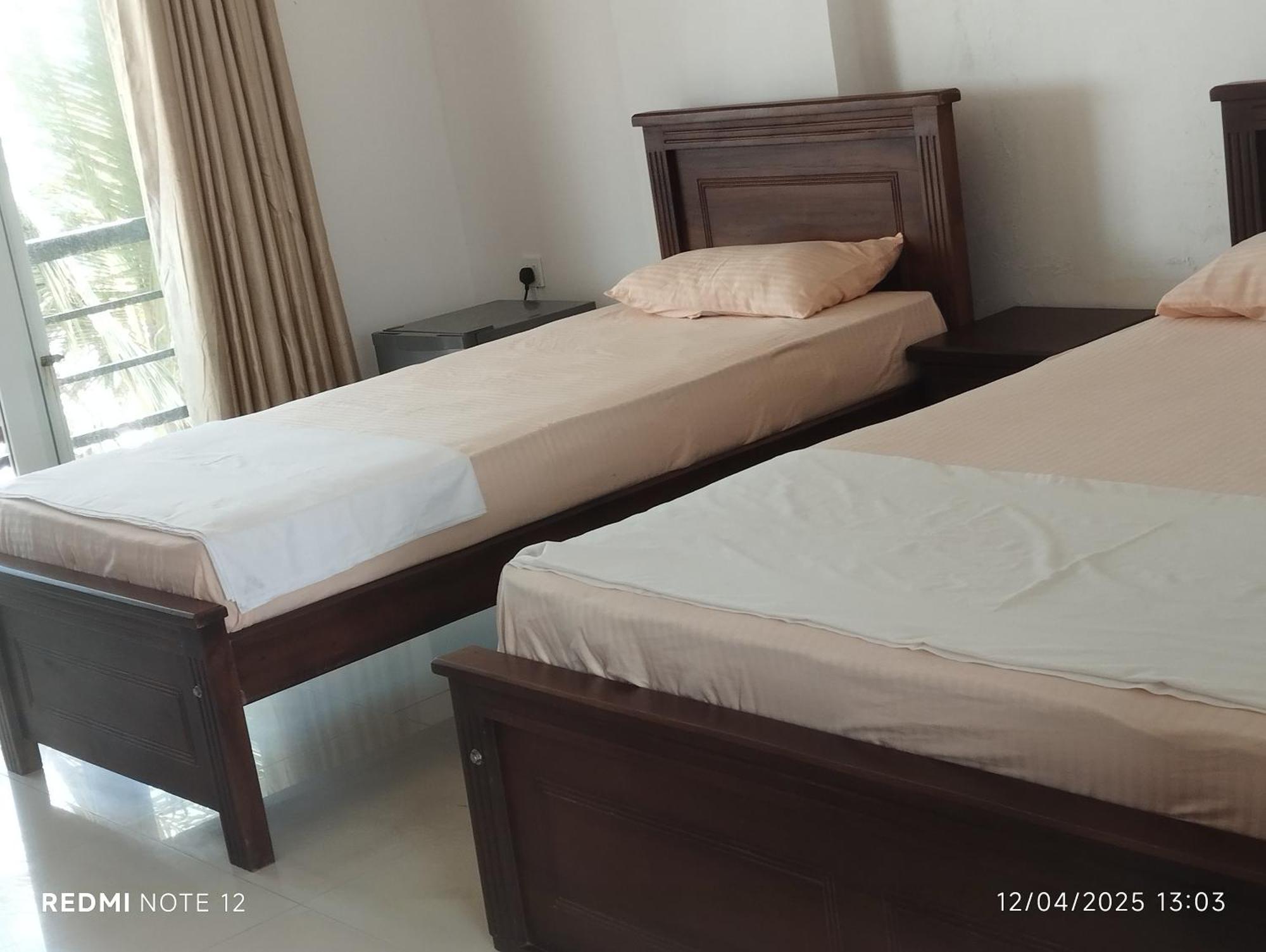 Hotel Ocean Edge Hikka Hikkaduwa Esterno foto