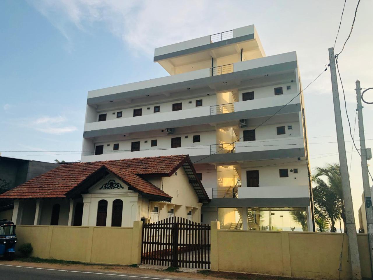 Hotel Ocean Edge Hikka Hikkaduwa Esterno foto